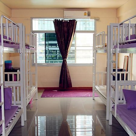 Small Elephant Hostel Bangkok Dış mekan fotoğraf
