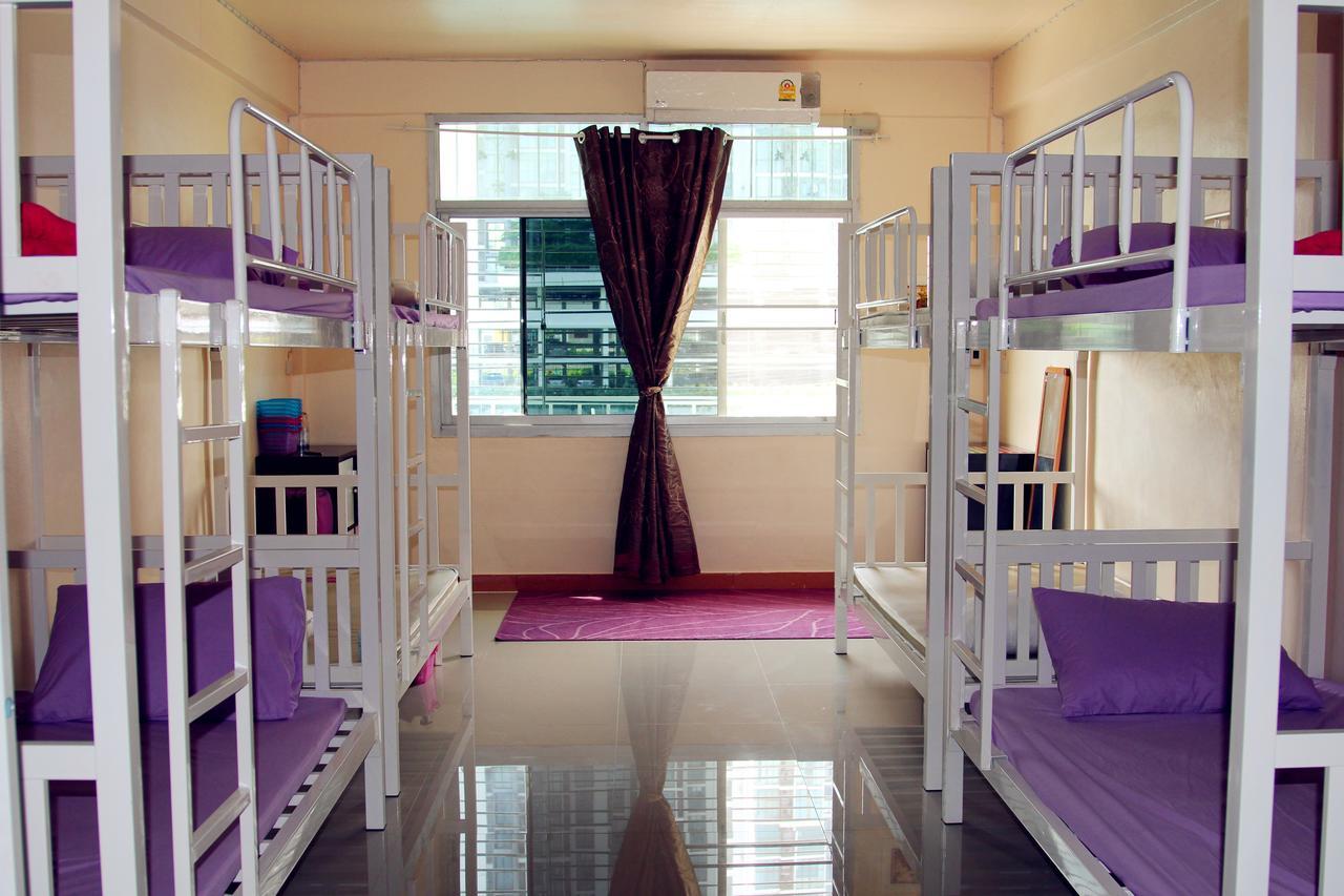Small Elephant Hostel Bangkok Dış mekan fotoğraf