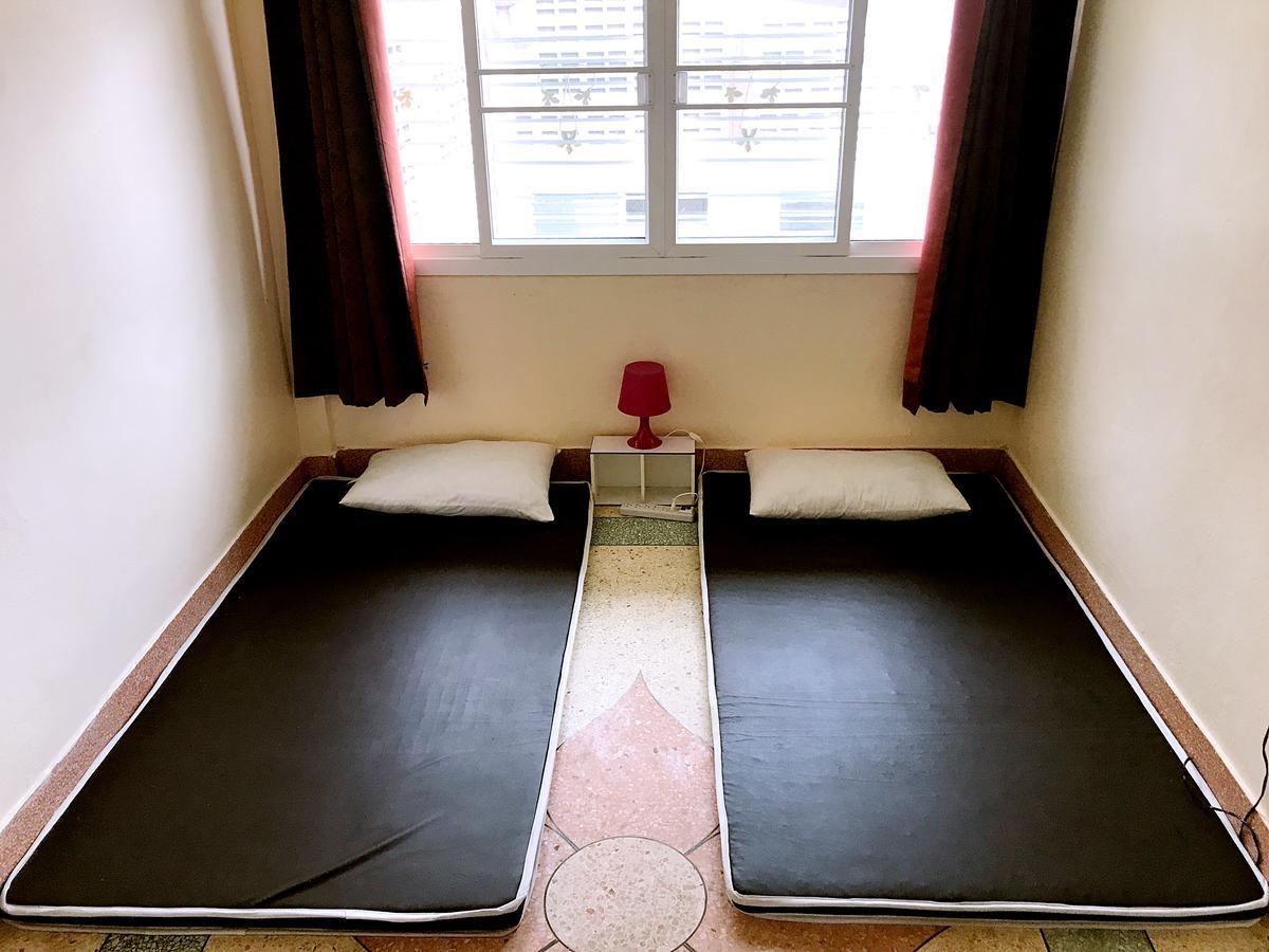 Small Elephant Hostel Bangkok Dış mekan fotoğraf