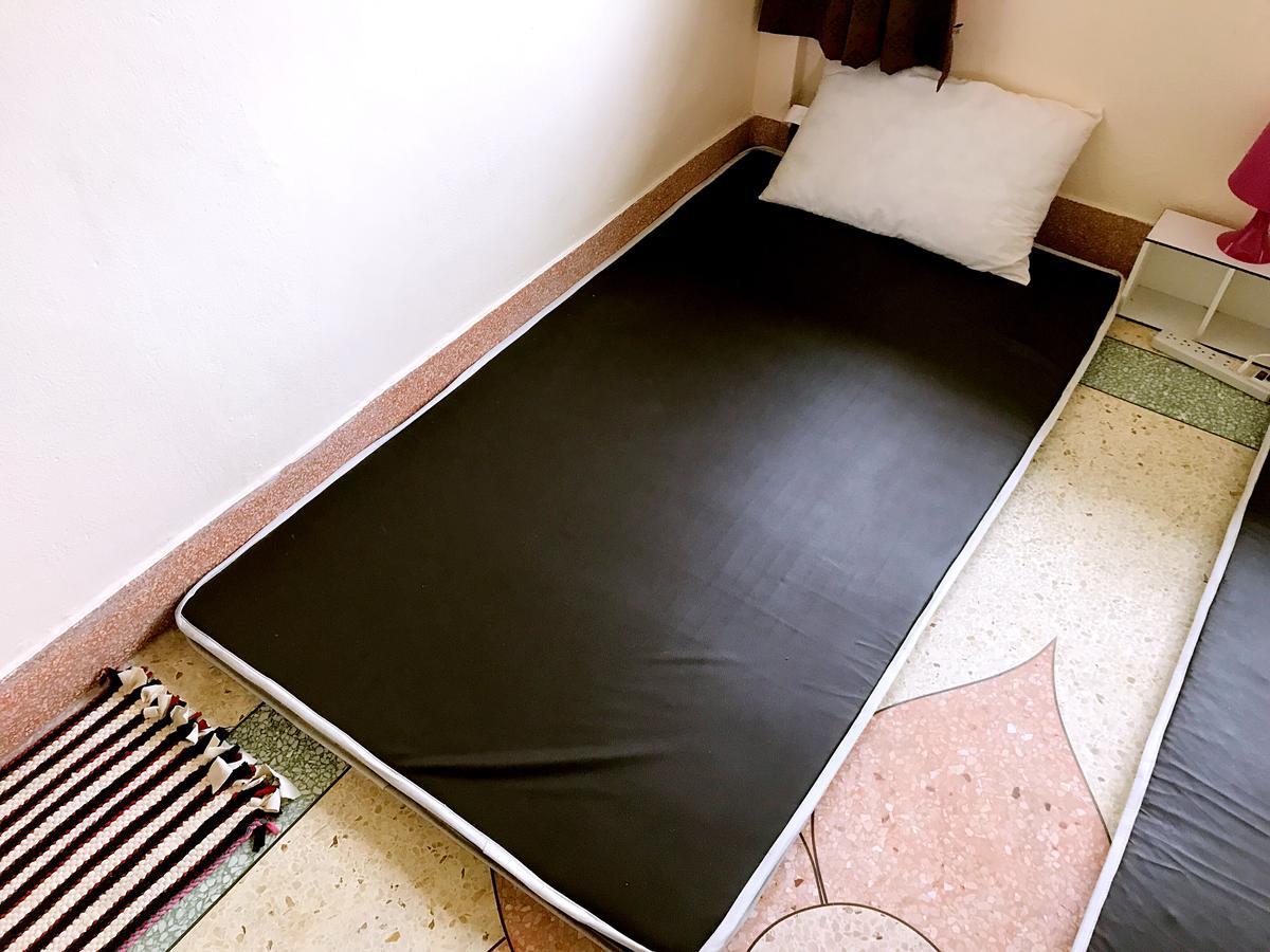 Small Elephant Hostel Bangkok Dış mekan fotoğraf