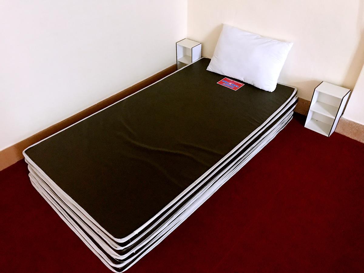 Small Elephant Hostel Bangkok Dış mekan fotoğraf